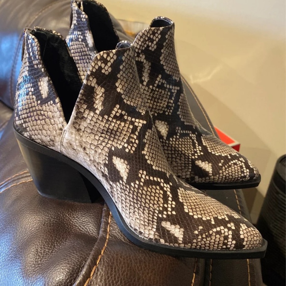 Vince camuto booties